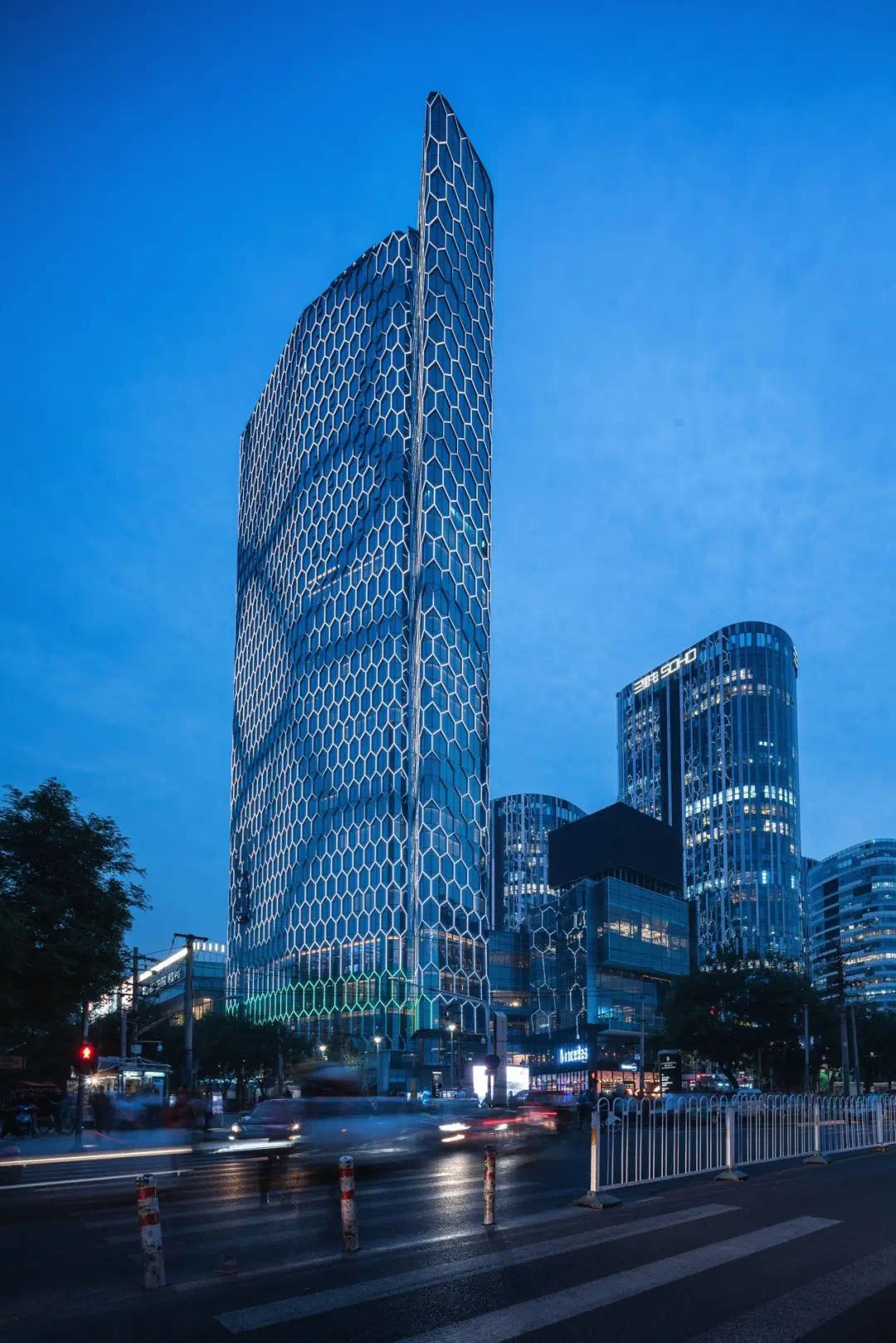 三里屯一号 坐拥京城繁华地段，入云端之际，独享三里屯静谧之境